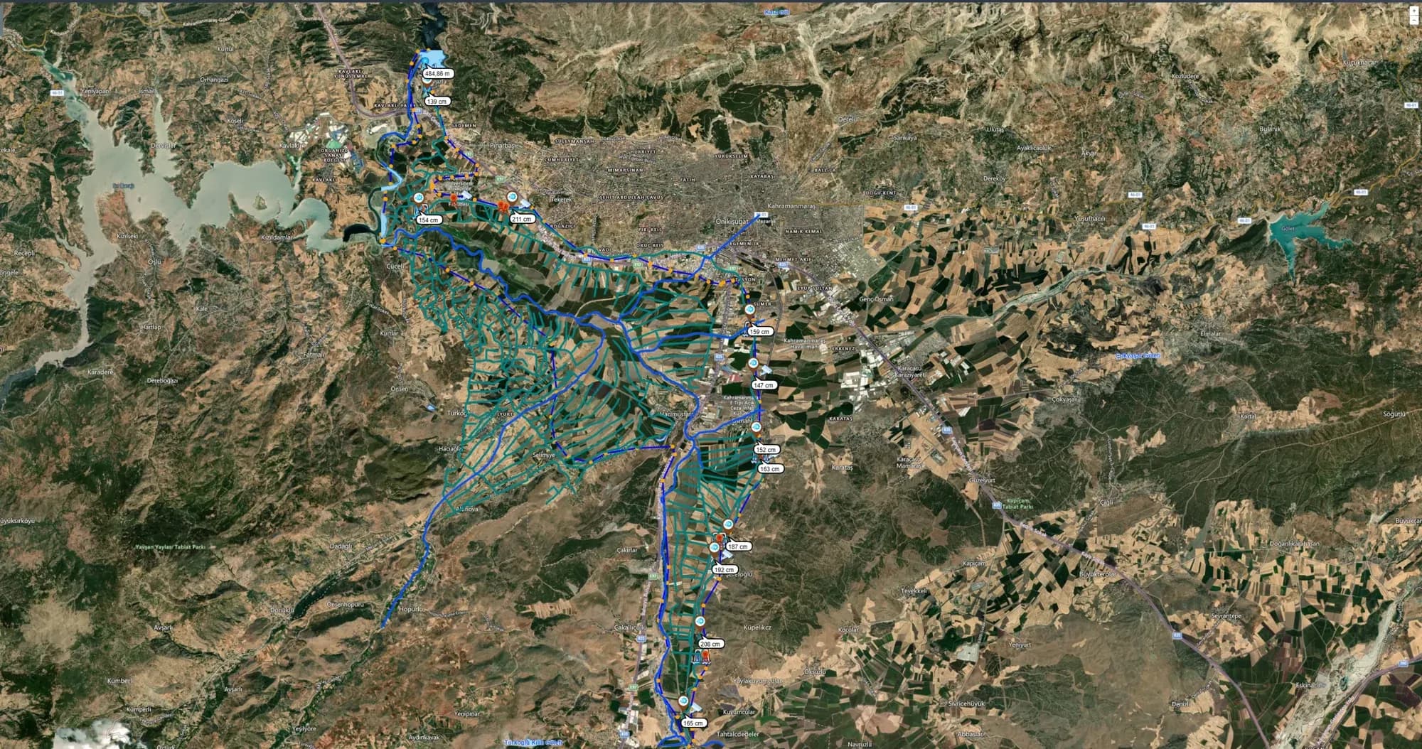 Uydu görüntüsü üzerinde sulama şebekesi katmanları